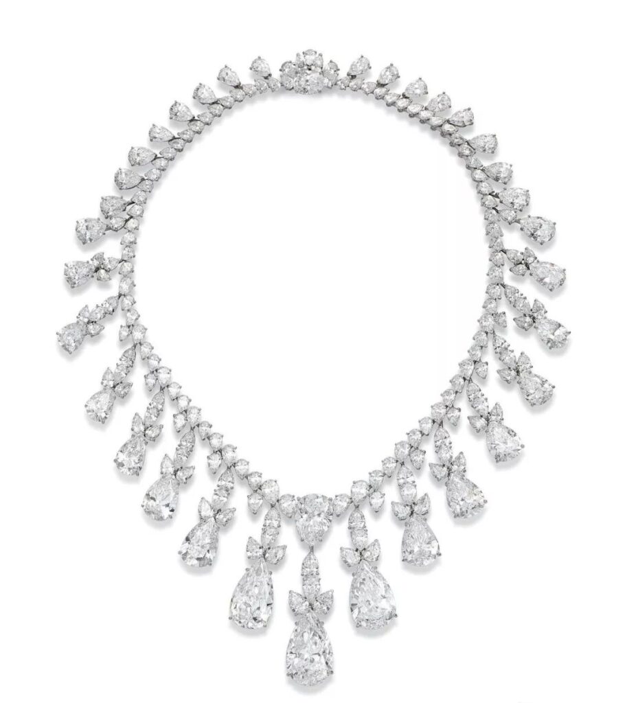 Diamond Necklace
HARRY WINSTON
Set with diamonds totaling approximately 128.24 carats
Sold for: CHF 8,327,500
Estimate: CHF 6,500,000 - CHF 8,500,000
November 2016, Geneva