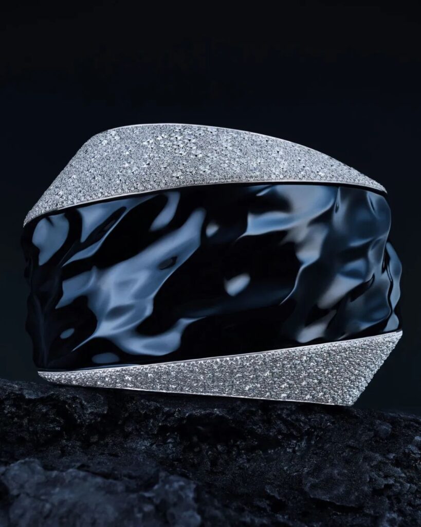 Boucheron
Carte Blanche, Or Bleu High Jewelry Collection
Eau d'Encre Bracelet
Obsidian, diamond