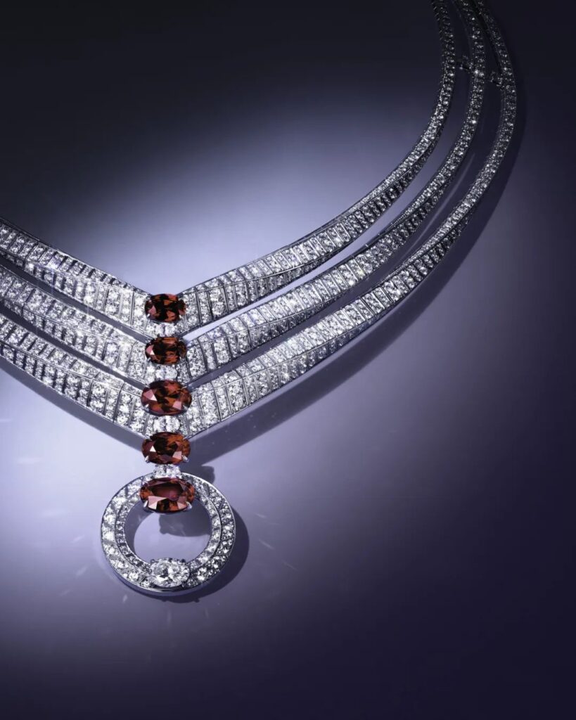 Chaumet
Chaumet en Scène High Jewelry Collection
Illusion Themed Necklace