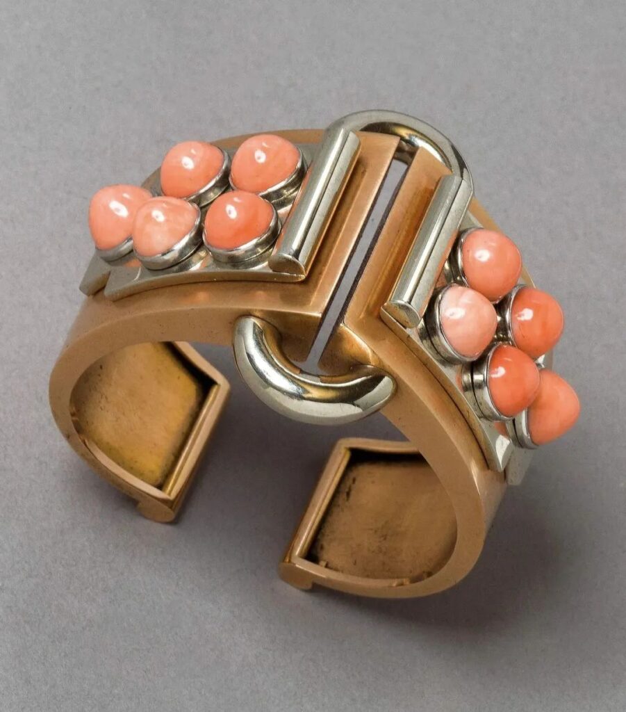 Lacloche Frères coral open bangle
1937