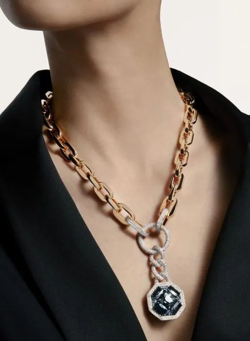 Pomellato
The Dualism of Milan High Jewelry Collection
Galleria Necklace
Rose gold, gray spinel, diamond