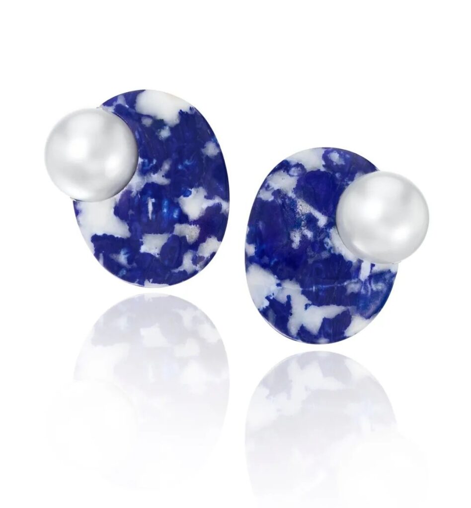 Assael Pearl Ear Clips
Platinum, South Sea pearls, lapis lazuli