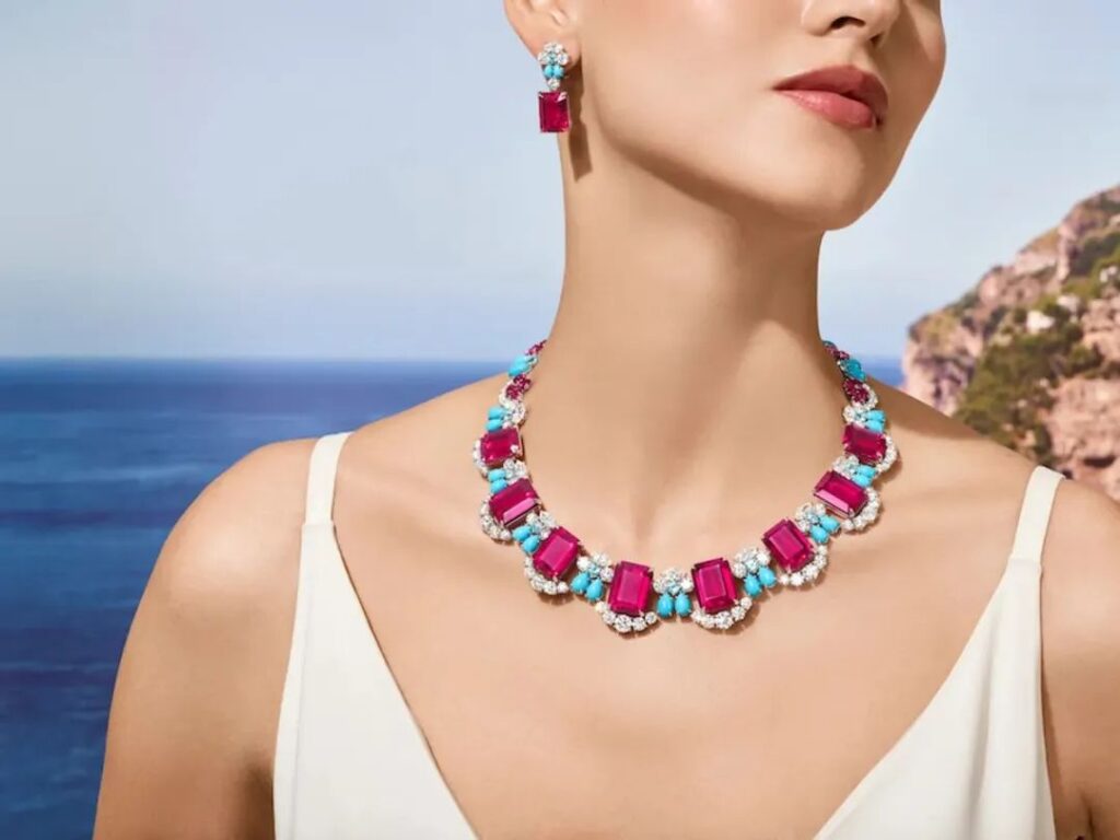 Harry Winston
Majestic Escapes High Jewelry Collection
Bougainvillea Necklace
Turquoise, tourmaline, diamonds