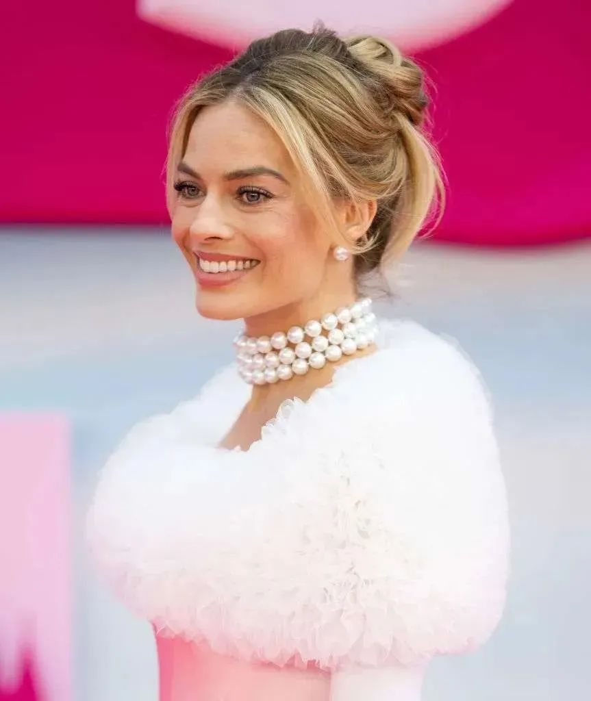 Margot Robbie wearing Assael South Sea pearl stud earrings