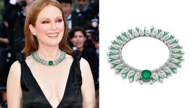 Julianne Moore wearing Bulgari high jewelry
Eden The Garden of Wonders high jewelry series Tribute to Paris necklace
and Bulgari Eden The Garden of Wonders high jewelry series ring