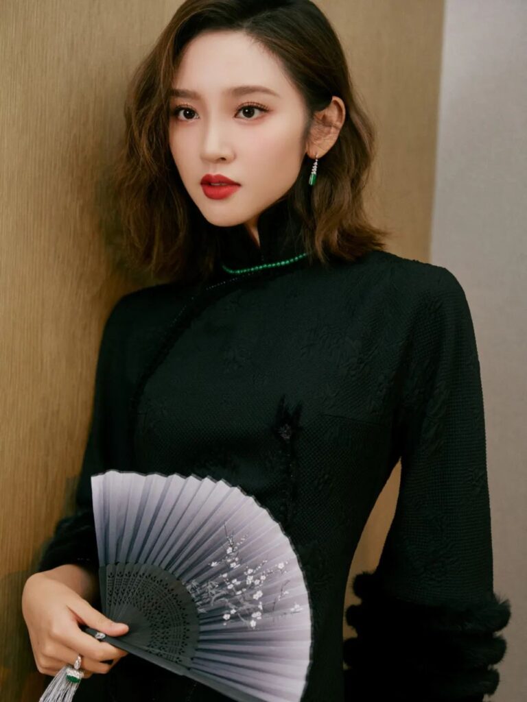 Tang Yixin wearing jadeite jewelry