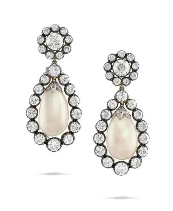 Natural drop-shaped pearl and diamond earrings
Christie's Geneva, May 2024
Sold for: 201,600 Swiss francs