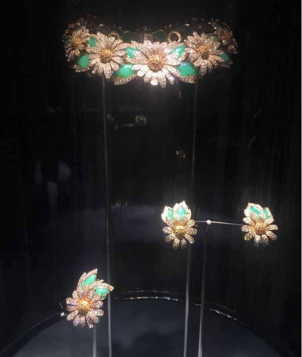 Van Cleef & Arpels Daisy Necklace, Brooch, and Earrings Set (Originally in Taylor's Collection)