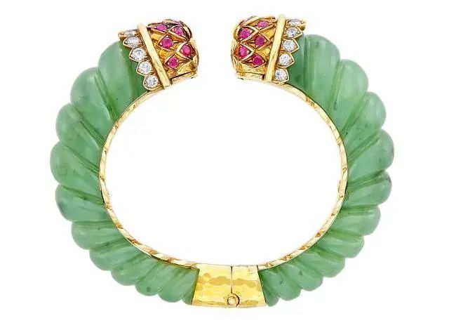 David Webb open bangle
Carved jade, rubies, diamonds