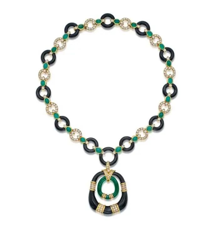 Van Cleef & Arpels Chain Necklace
Gold, Onyx, Diamonds, Chrysoprase