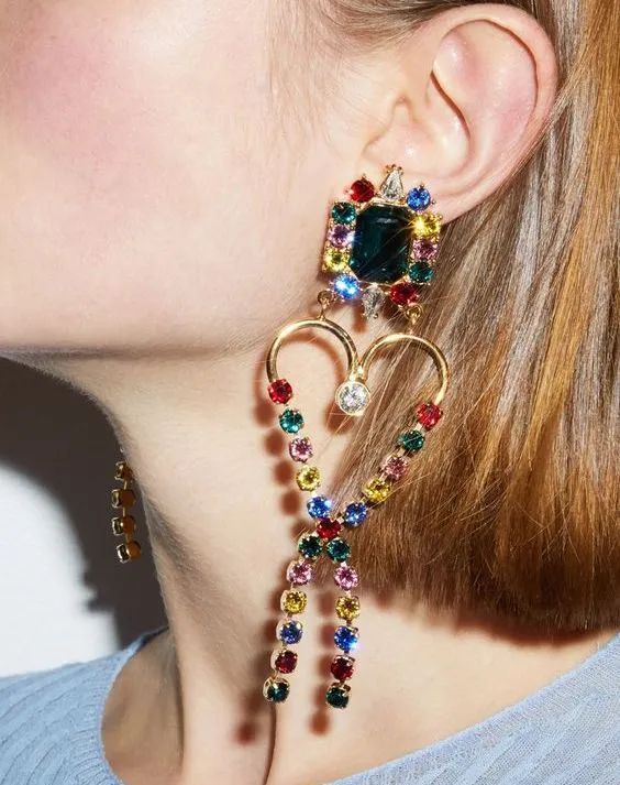 Y2K Revival: The Millennial Jewelry Craze Set to Dominate Spring/Summer 2025