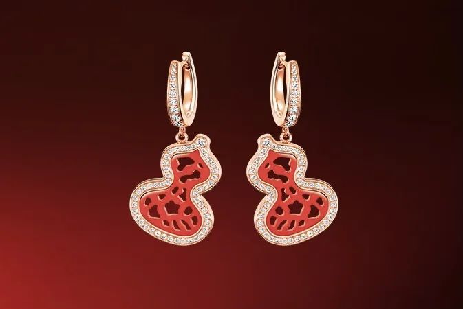 Qeelin Wulu Series Earrings
18K gold, diamonds, red agate