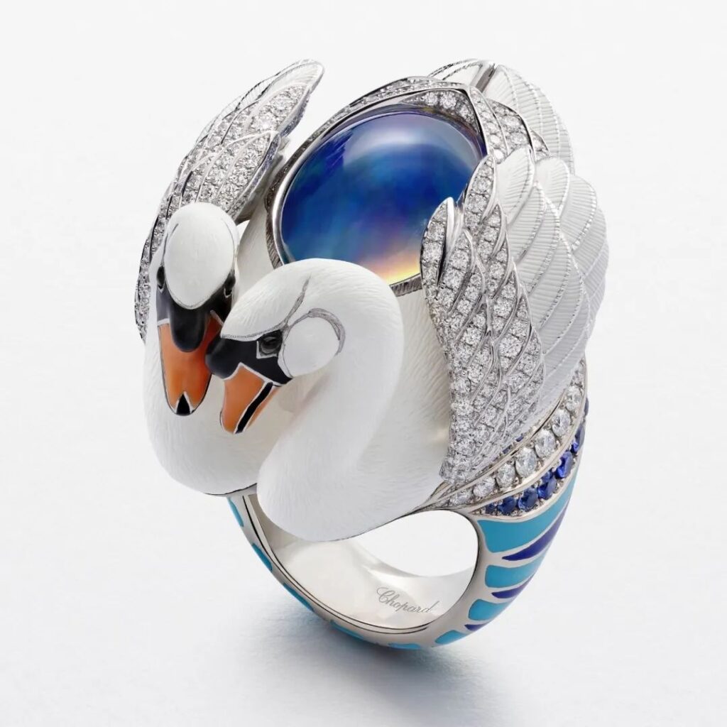 Chopard Swan Ring
Featuring a 9.1-carat Mexican white opal as the main stone