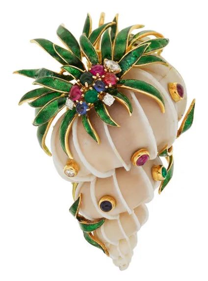 David Webb shell brooch
Shell, enamel, gold, diamonds, sapphires, rubies