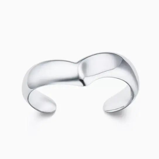 Tiffany & Co.
Elsa Peretti Wing Cuff