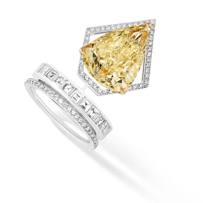 Messika
Voltige High Jewelry Collection
Trapézistes Ring
10.19-carat kite-shaped yellow diamond