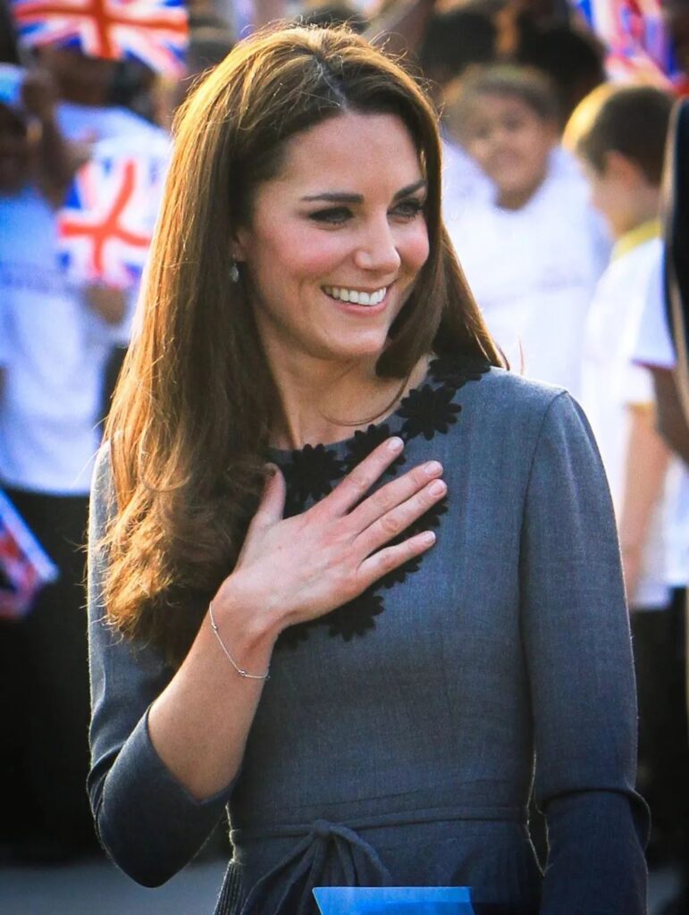 Kate Middleton wearing
Tiffany Diamonds by the Yard tennis bracelet