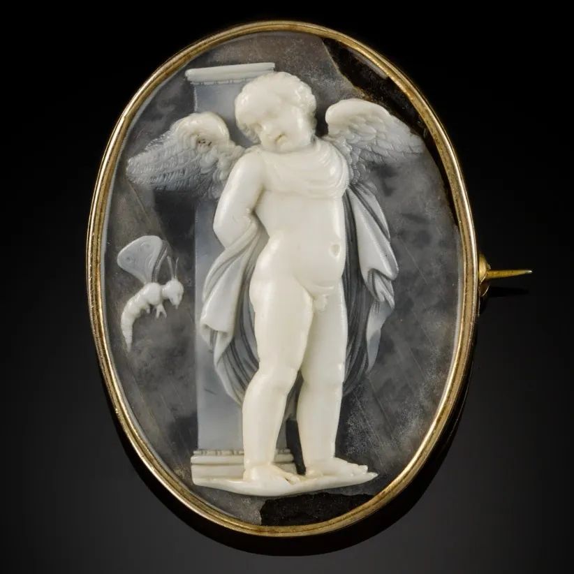 Sotheby's London auction, December 2022:
Cameo brooch depicting Cupid and Psyche in butterfly form