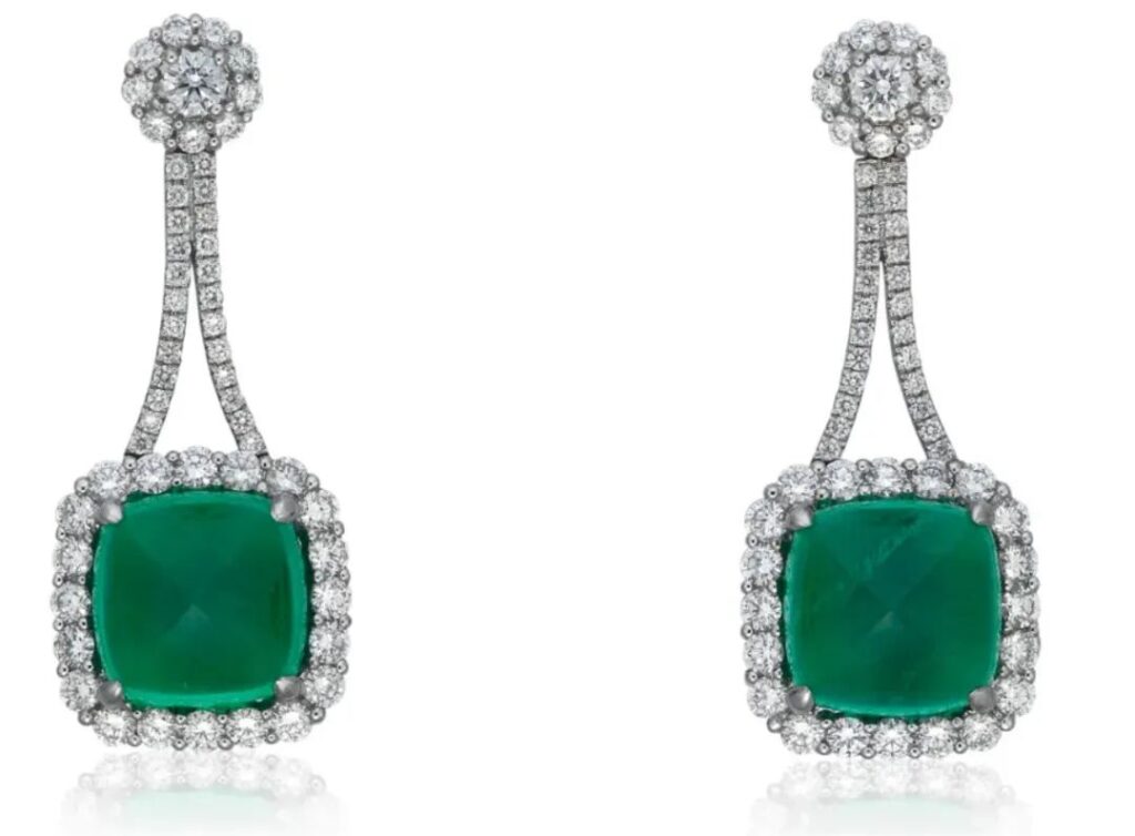 Natural Brazilian emerald and diamond earrings
4.26 carats and 4.13 carats
Christie's Hong Kong, March 2022
Estimate: HKD 150,000-250,000
Sold for: HKD 201,600