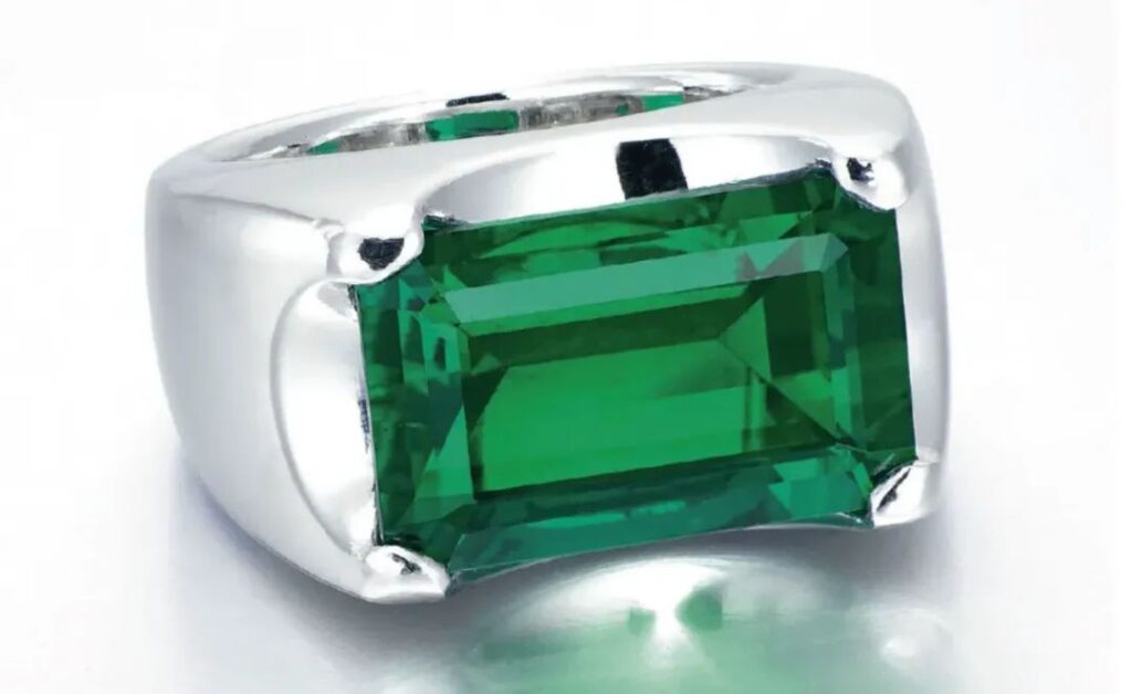 10.11-carat natural Afghan emerald ring
Christie's Hong Kong, December 2015
Estimate: HKD 8,000,000-12,000,000
Sold for: HKD 17,560,000