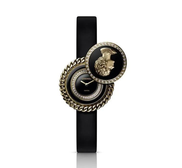 Gabrielle Chanel's profile conceals a black lacquer dial and a bezel made of yellow gold and diamonds.