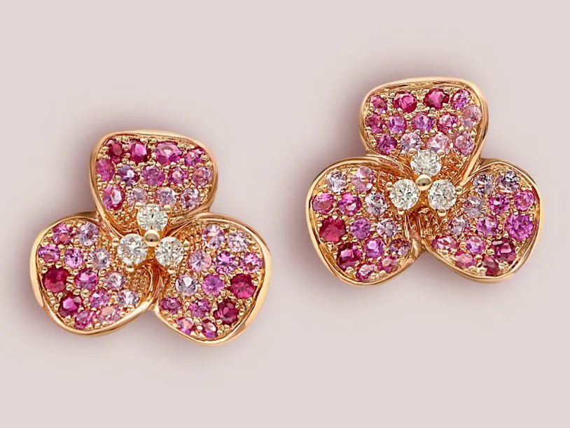 Leo Pizzo Flora Series Earrings
Pink sapphires, diamonds