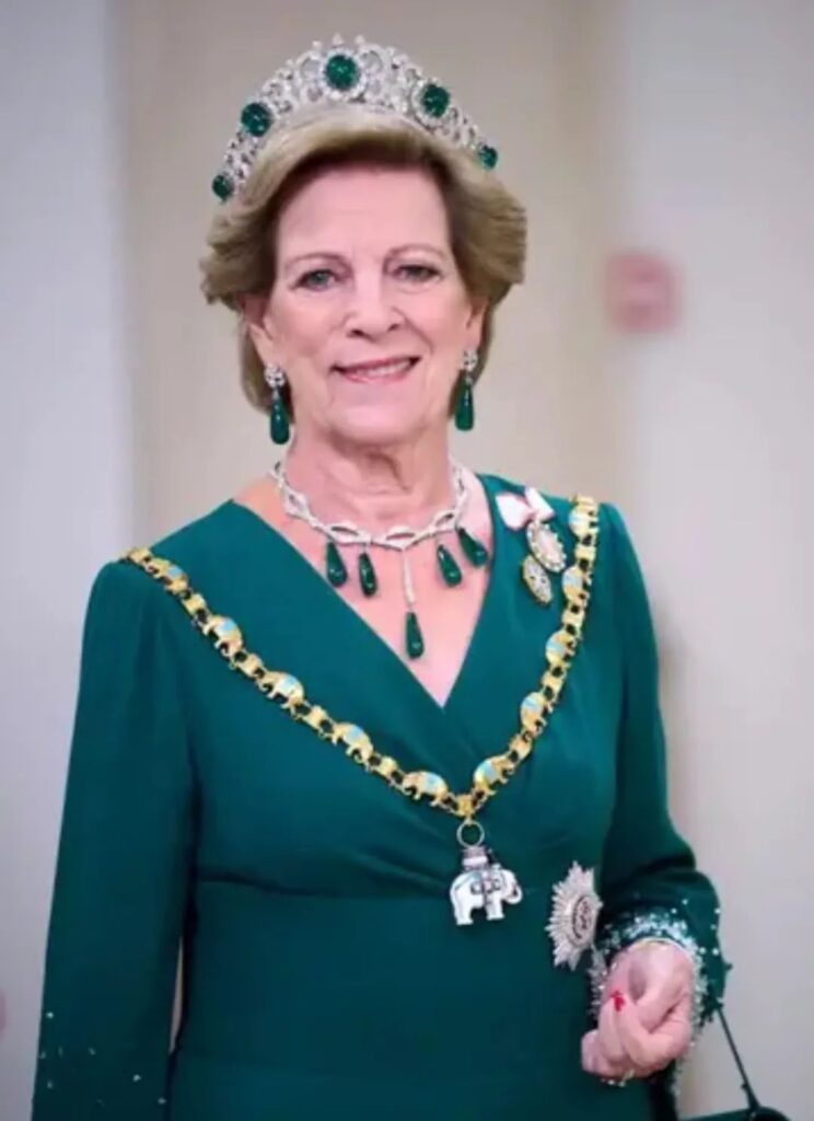 Greek royal family's emerald parure