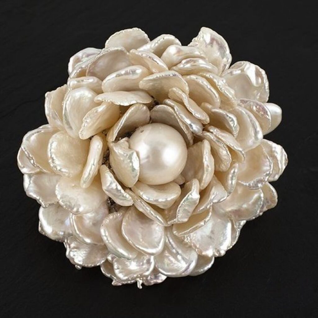 Tiffany & Co
Chrysanthemum brooch