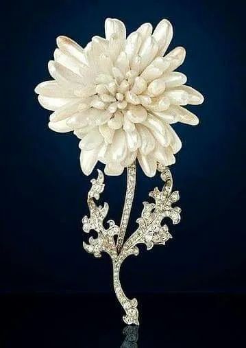 Tiffany & Co
Chrysanthemum brooch