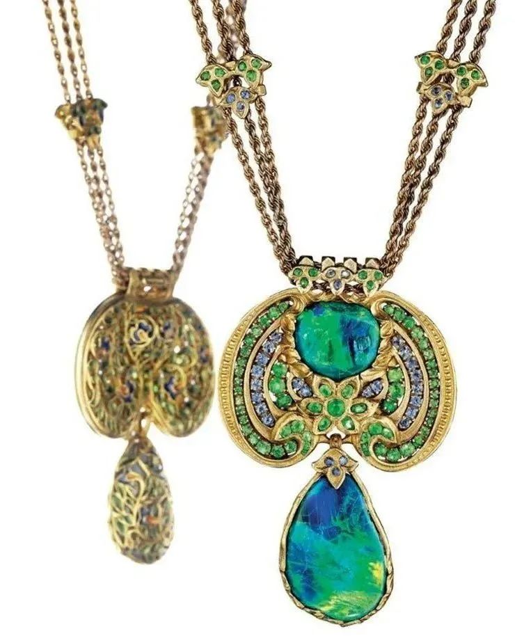 Louis Comfort Tiffany
Art Nouveau pendant
Demantoid garnet, sapphire, opal