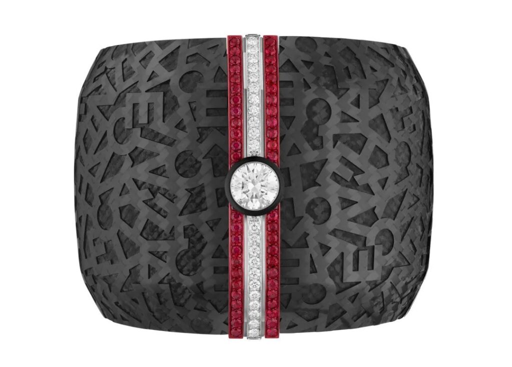 Chanel
Sport High Jewelry Collection
Print Cuff Bracelet
White gold, diamonds, rubies, carbon, black lacquer, red aluminum