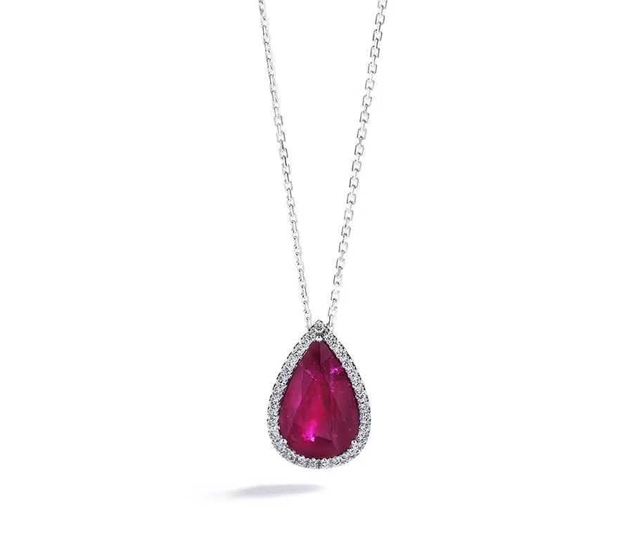 Grønlandske Rubiner white gold pendant necklace, by Hartmann's
Set with a 7.36ct pear-cut ruby
Adorned with 60 round-cut diamonds totaling 0.44ct