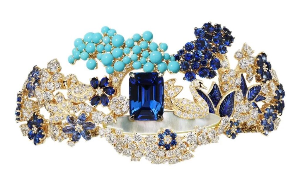 Dior
Diorama & Diorigami High Jewelry Collection Bracelet
Sapphires, diamonds, mother-of-pearl, turquoise