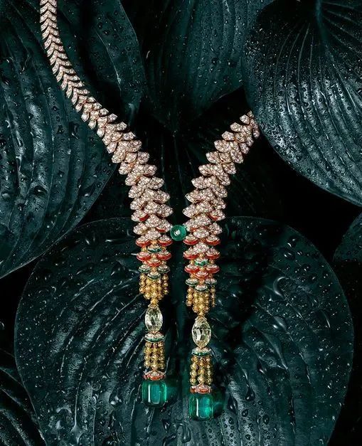 Cartier
Le Voyage Recommencé High Jewelry Collection
Pineas necklace