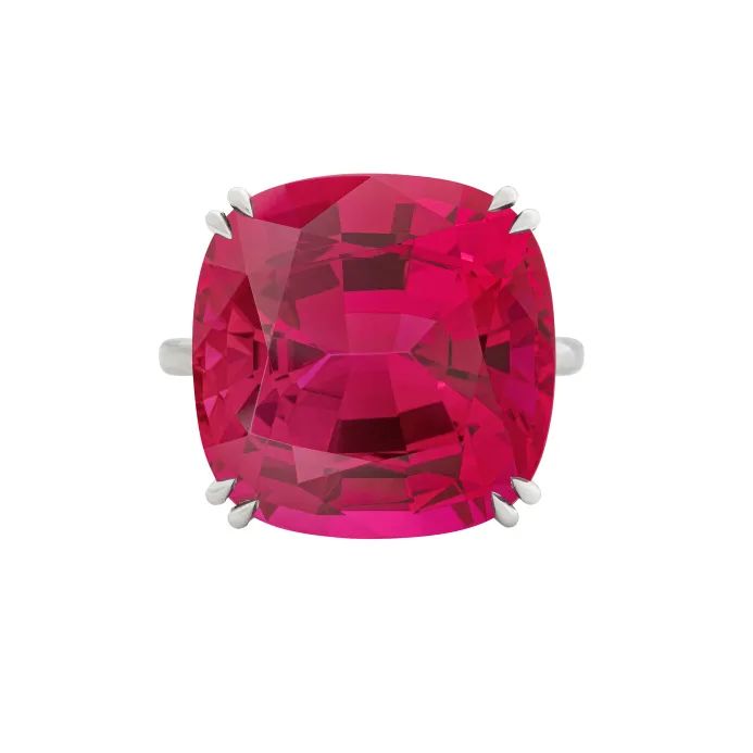 18K white gold and spinel ring
Center stone: 20.83-carat Tanzanian spinel
Christie's Geneva auction, May 2023
Estimate: 100,000-150,000 Swiss Francs
Sold for: 882,000 Swiss Francs