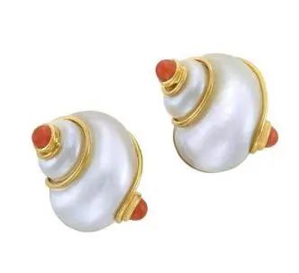 David Webb shell earrings
Gold, shell, coral