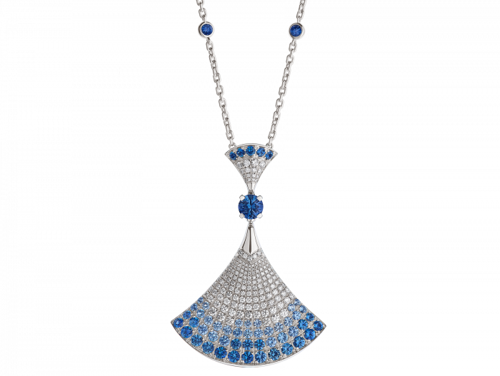 DIVAS' DREAM series 18K white gold necklace, set with 1 central brilliant-cut sapphire and brilliant-cut sapphires (total weight 4.34 carats), as well as round diamonds (0.16 carats), adorned with pavé diamonds (0.85 carats)