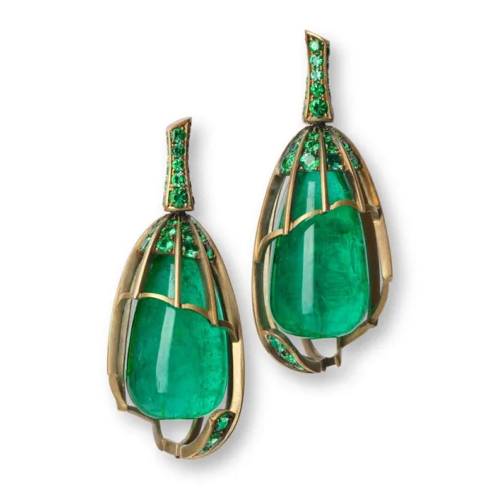 Hemmerle Earrings
Bronze, white gold, emeralds