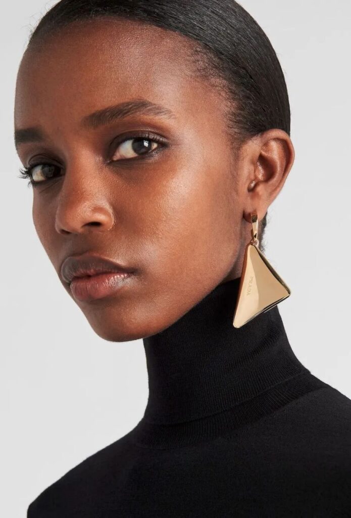 Prada
Eternal Gold 18K yellow gold earrings