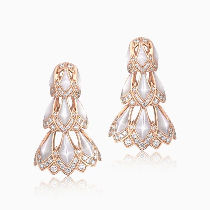 Bijou.Q Classic Geomatrica earrings
Rose gold, mother-of-pearl, diamonds