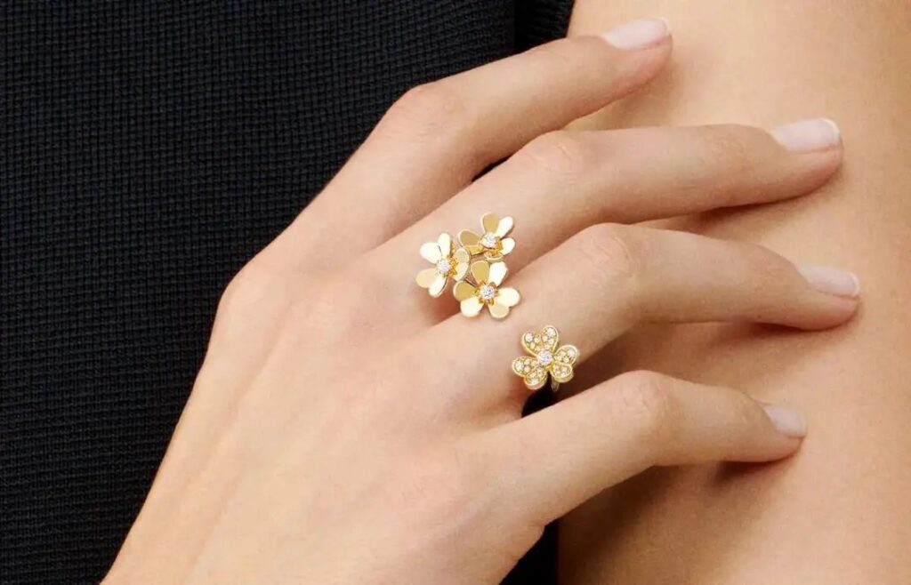 Van Cleef & Arpels Frivole