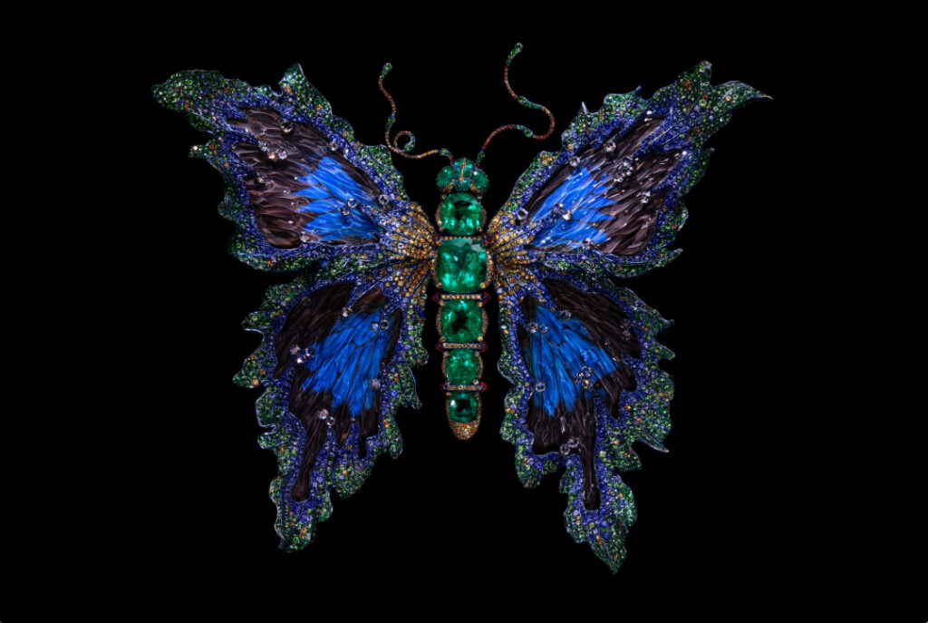 "Butterfly Metamorphosis" (Transformable Jewelry-Sculpture, Brooch)
Emerald, diamond, ruby, amethyst, citrine,
blue topaz, crystal, butterfly specimen, mother-of-pearl, tsavorite,
sapphire, yellow diamond, 18K white gold, titanium
Created by Wallace Chan