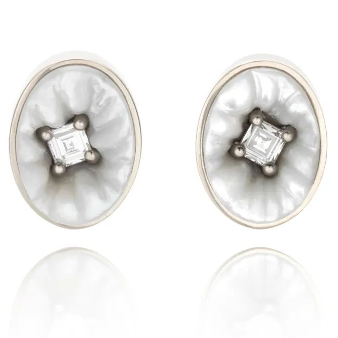 Melanie Georgacopoulos earrings
White gold, mother-of-pearl, diamonds