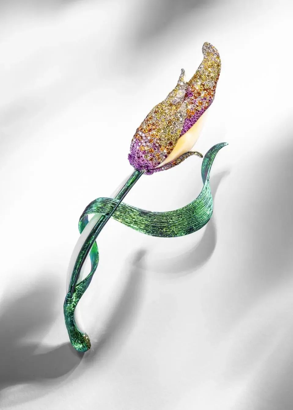 Anna Hu
'Dunhuang Dance' High Jewelry Brooch
Titanium, natural clam pearls, diamonds, sapphires