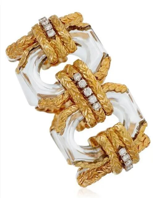 David Webb bracelet
Gold, carved crystal