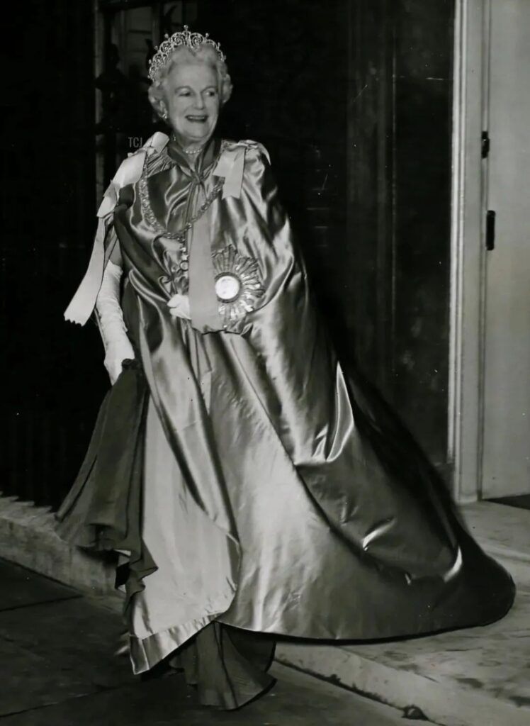 Clementine Churchill wearing the Cartier scroll tiara