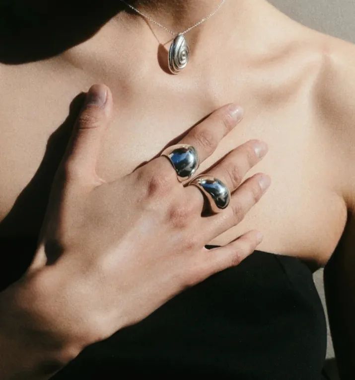 Urban Minimalism Jewelry Trend Set to Dominate Fall/Winter 25/26