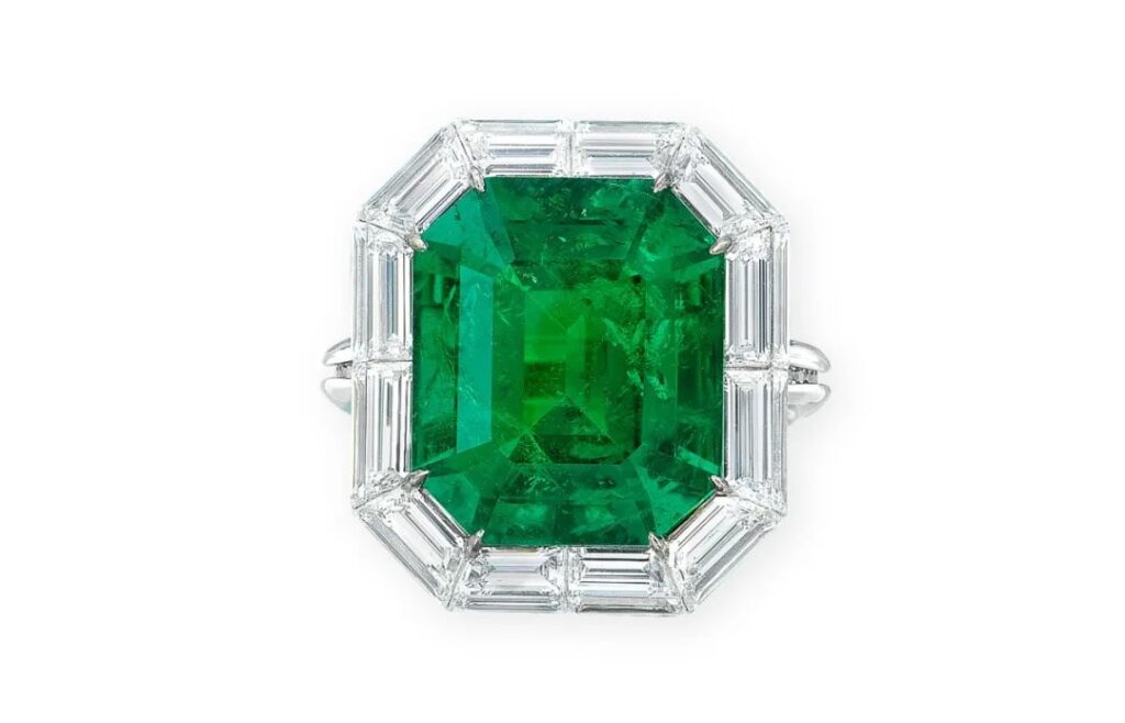 Frame Ring
Set with an 8.04-carat Colombian emerald