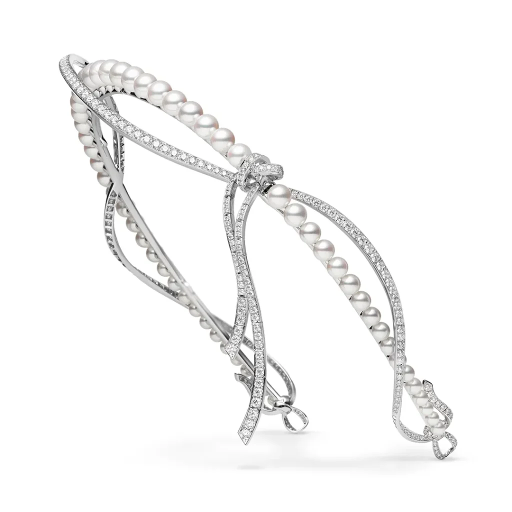 Messika
Messika by Kate Moss High Jewelry Collection
Twisted Wave Diamond Hair Accessory