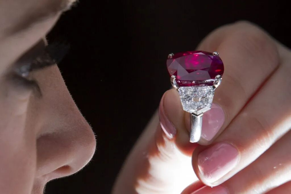 The Sunrise Ruby
25.59-carat "Pigeon's Blood" ruby